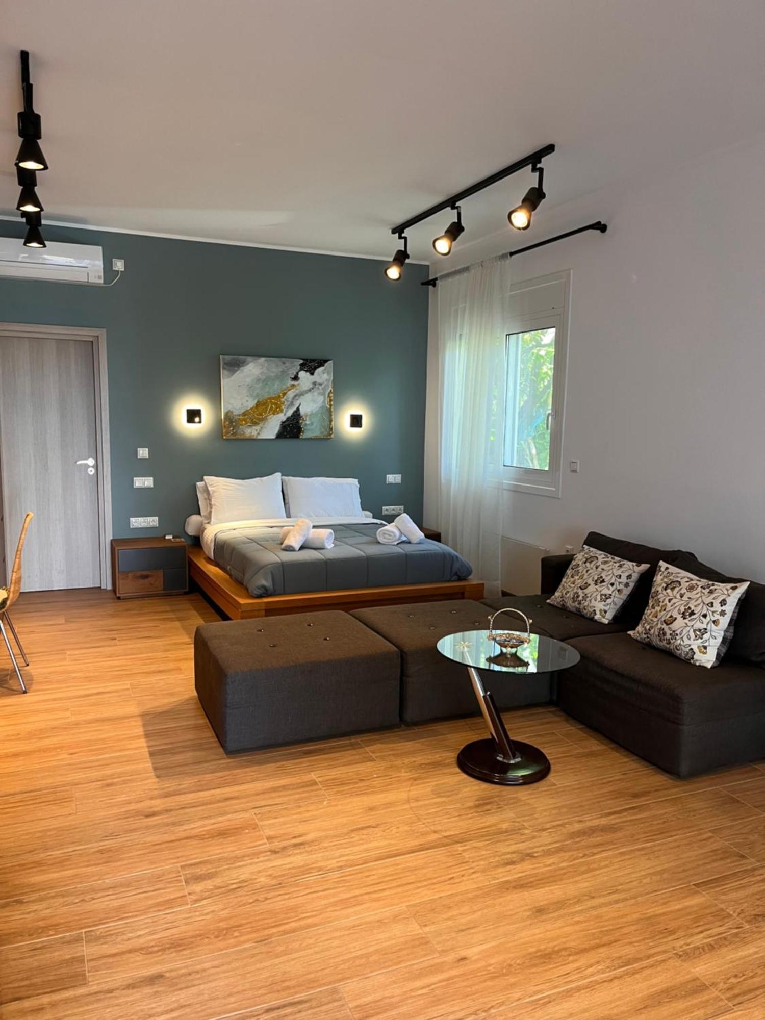 Diamante Beachfront Suites Ксилокастро Экстерьер фото