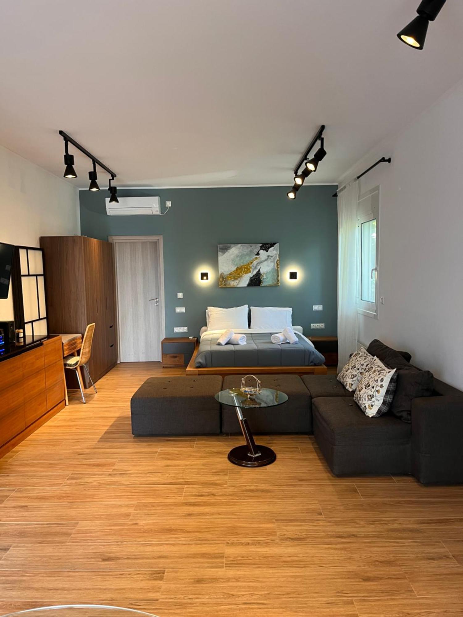 Diamante Beachfront Suites Ксилокастро Экстерьер фото