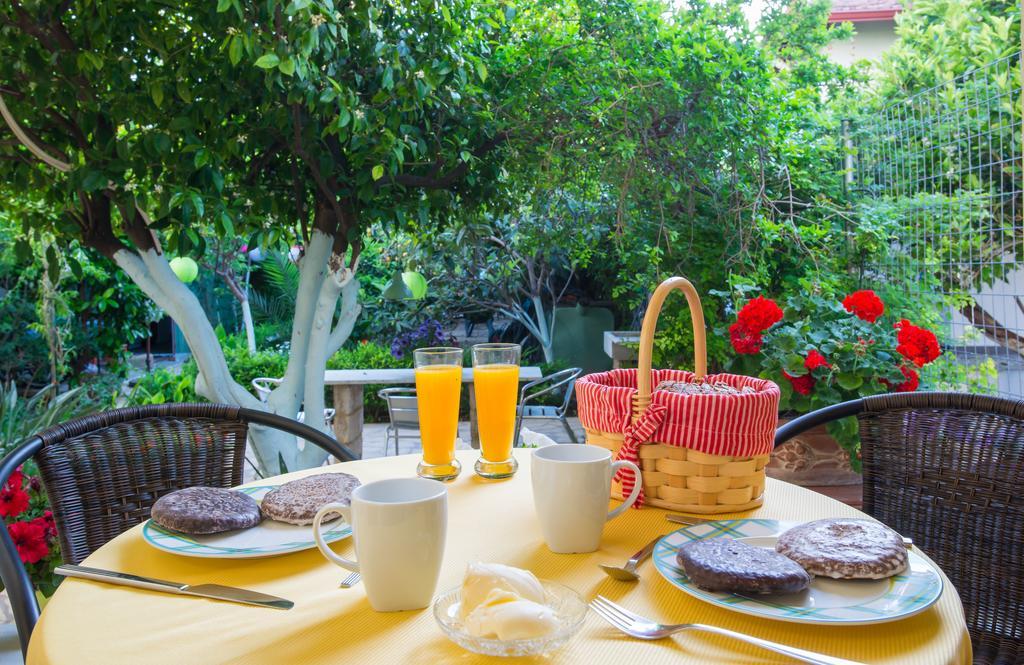 Diamante Beachfront Suites Ксилокастро Экстерьер фото