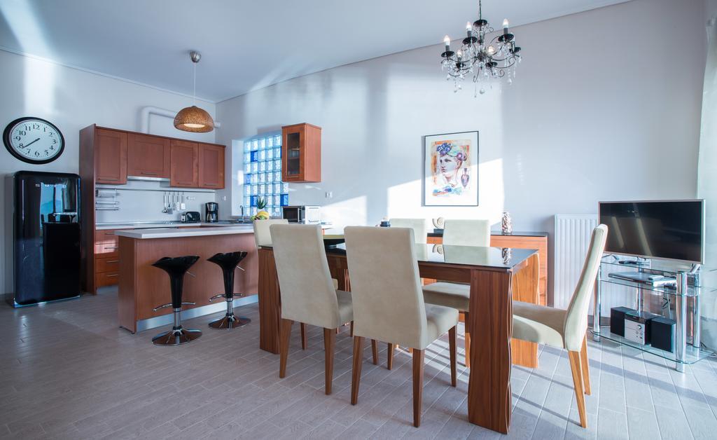 Diamante Beachfront Suites Ксилокастро Экстерьер фото
