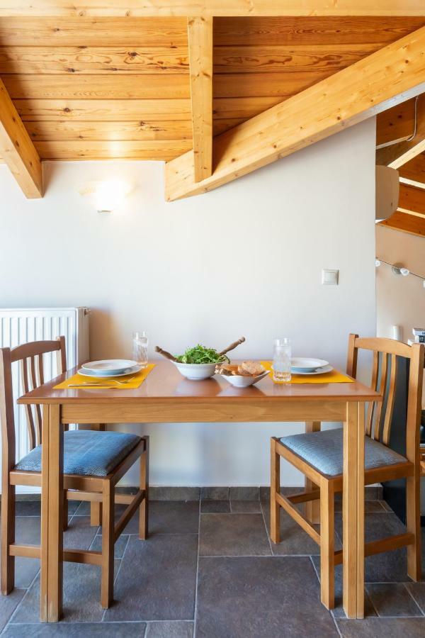 Diamante Beachfront Suites Ксилокастро Экстерьер фото