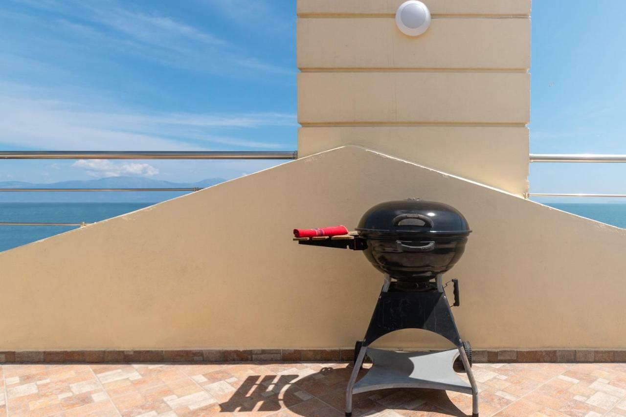 Diamante Beachfront Suites Ксилокастро Экстерьер фото